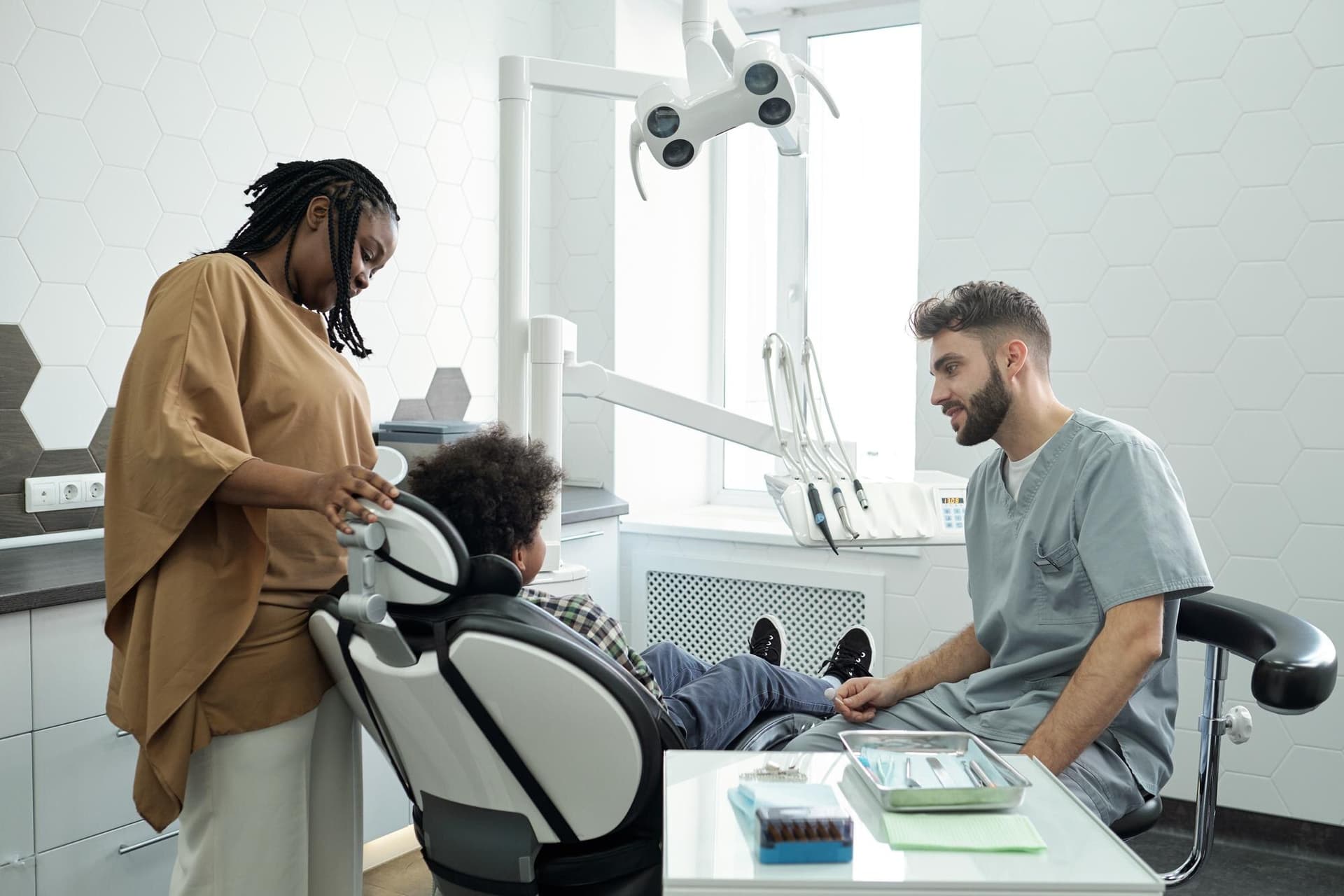 Finding Top Dentists in Oakville: Book My Smile Makes It Easy!